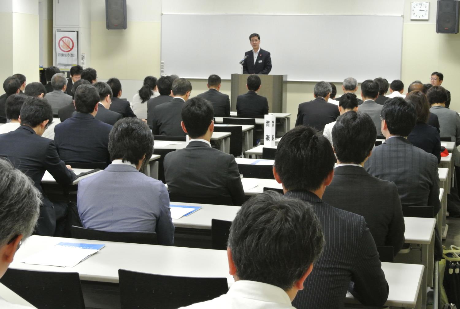 札幌市中学校教育課程手引作成委員会