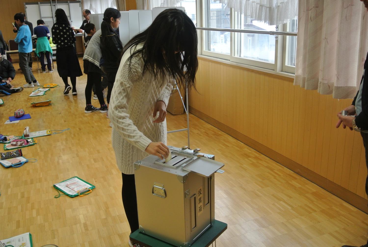 平岡小選挙体験授業