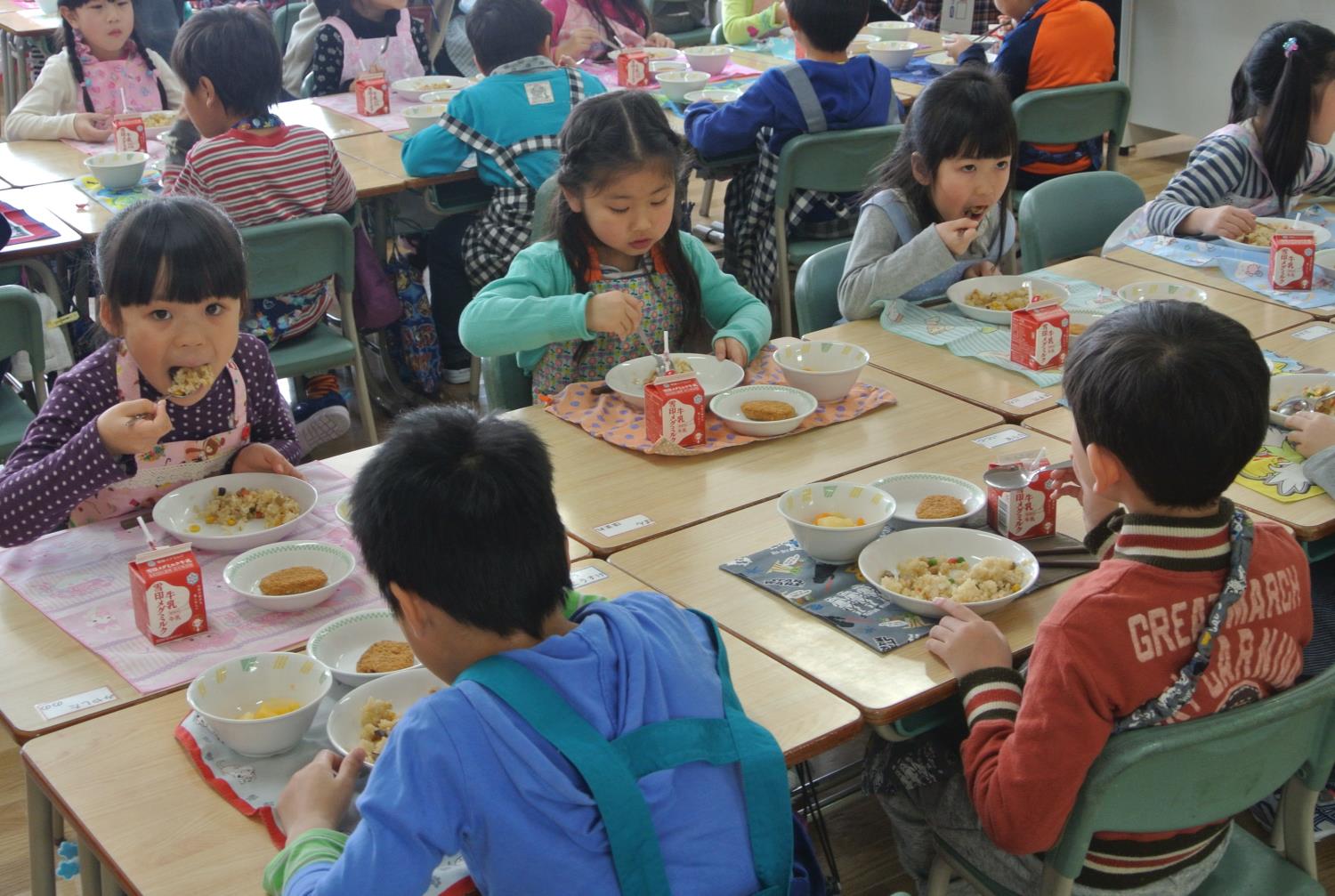 市立小学校給食開始