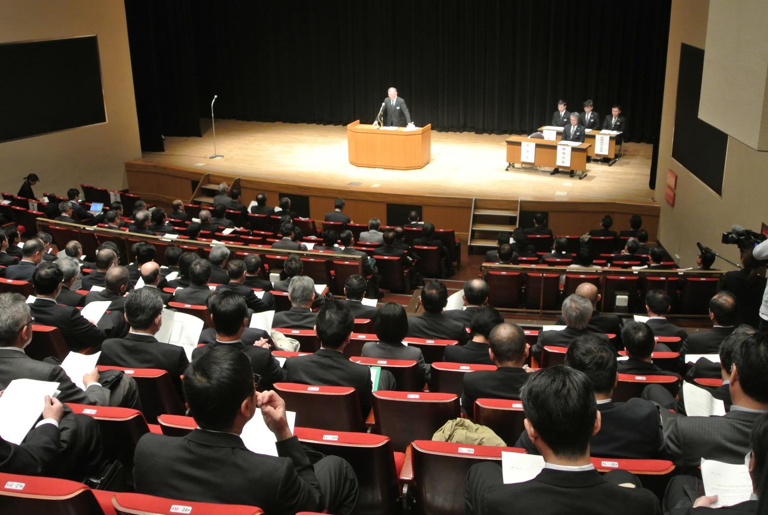 市教委緊急集会
