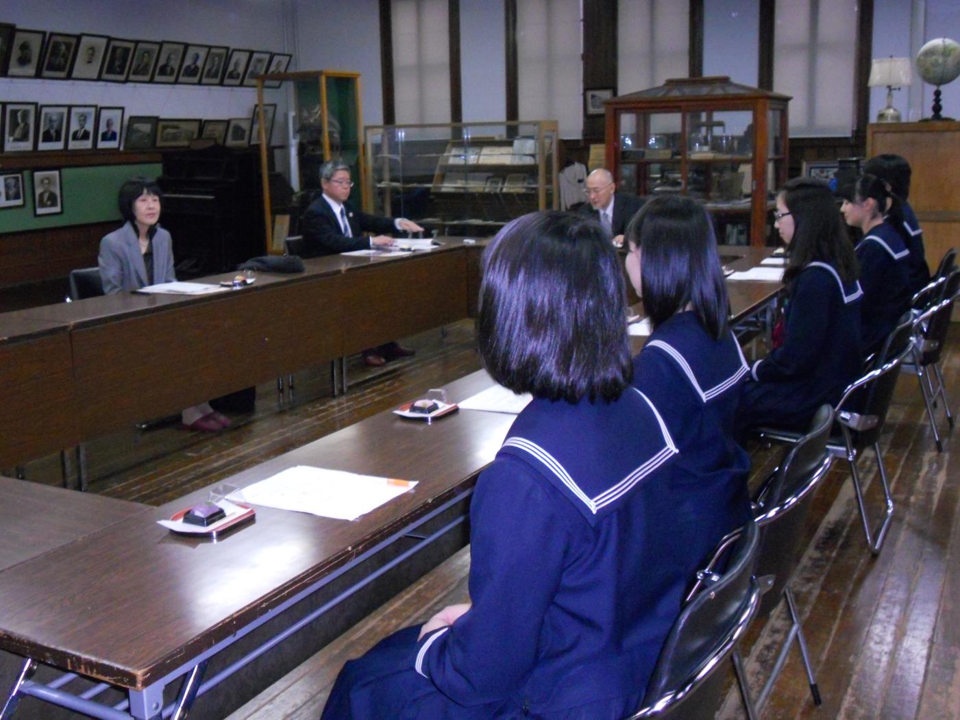 高橋知事が遺愛女子高校を訪問