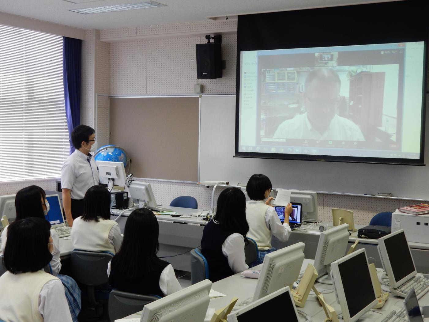 札東商業高と札学院大・ＺＯＯＭで英会話