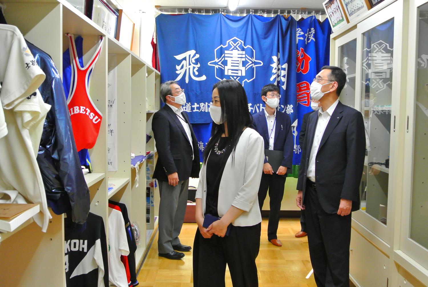 青山委員が士別翔雲高など視察