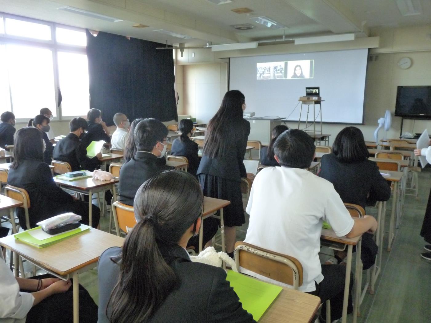 南ケ丘高・北大留学生とオンライン交流