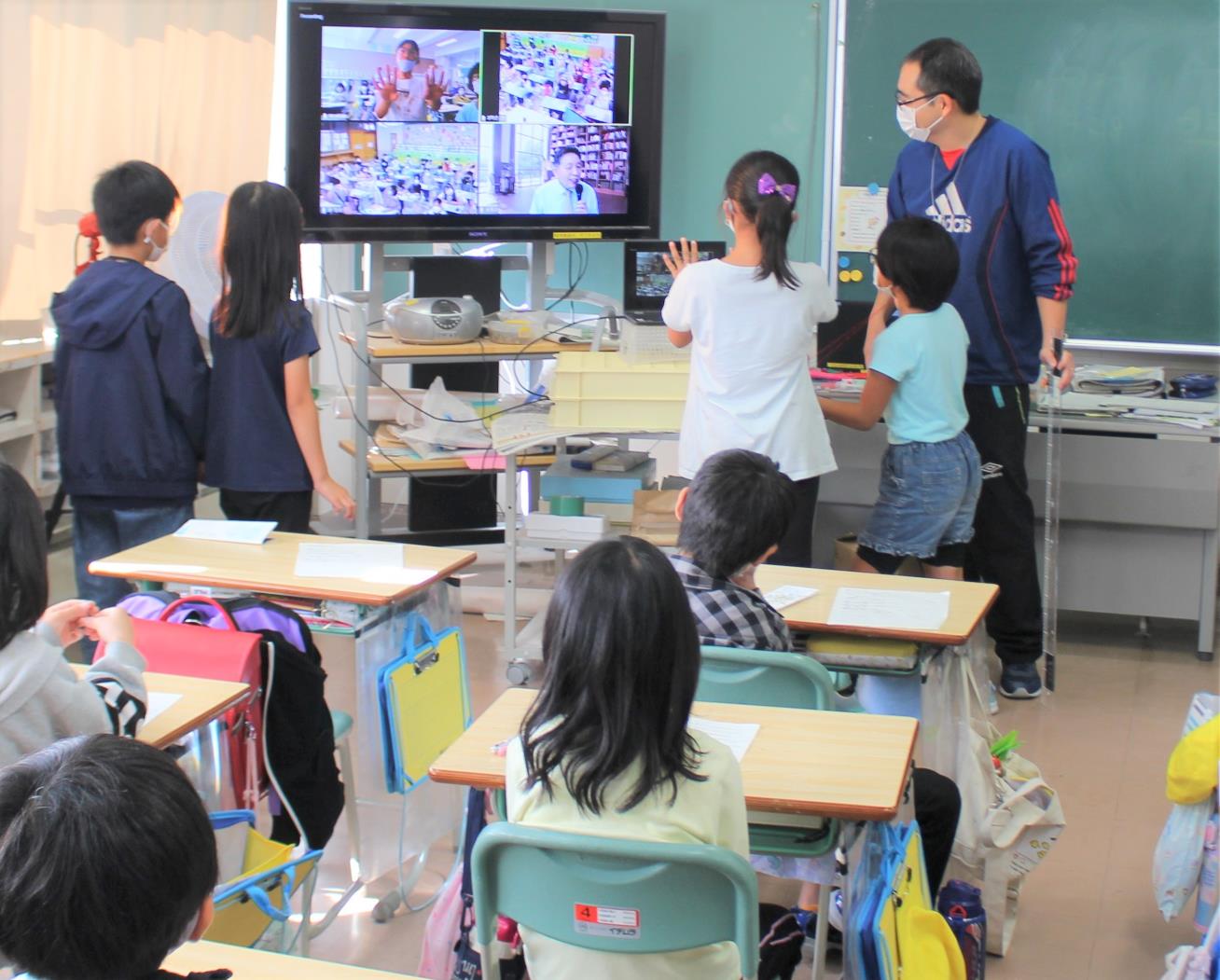 北野平小韓国小学生と交流