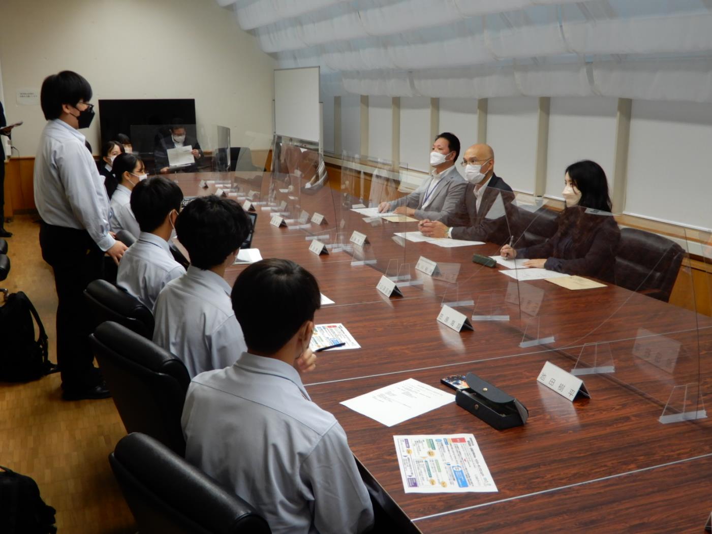 倉本教育長留萌管内視察①高校生と意見交換