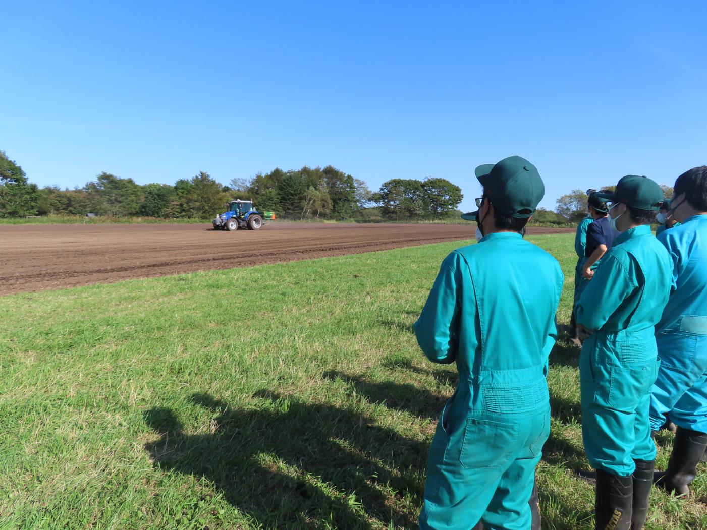 中標津農業高・草地更新の現場を見学