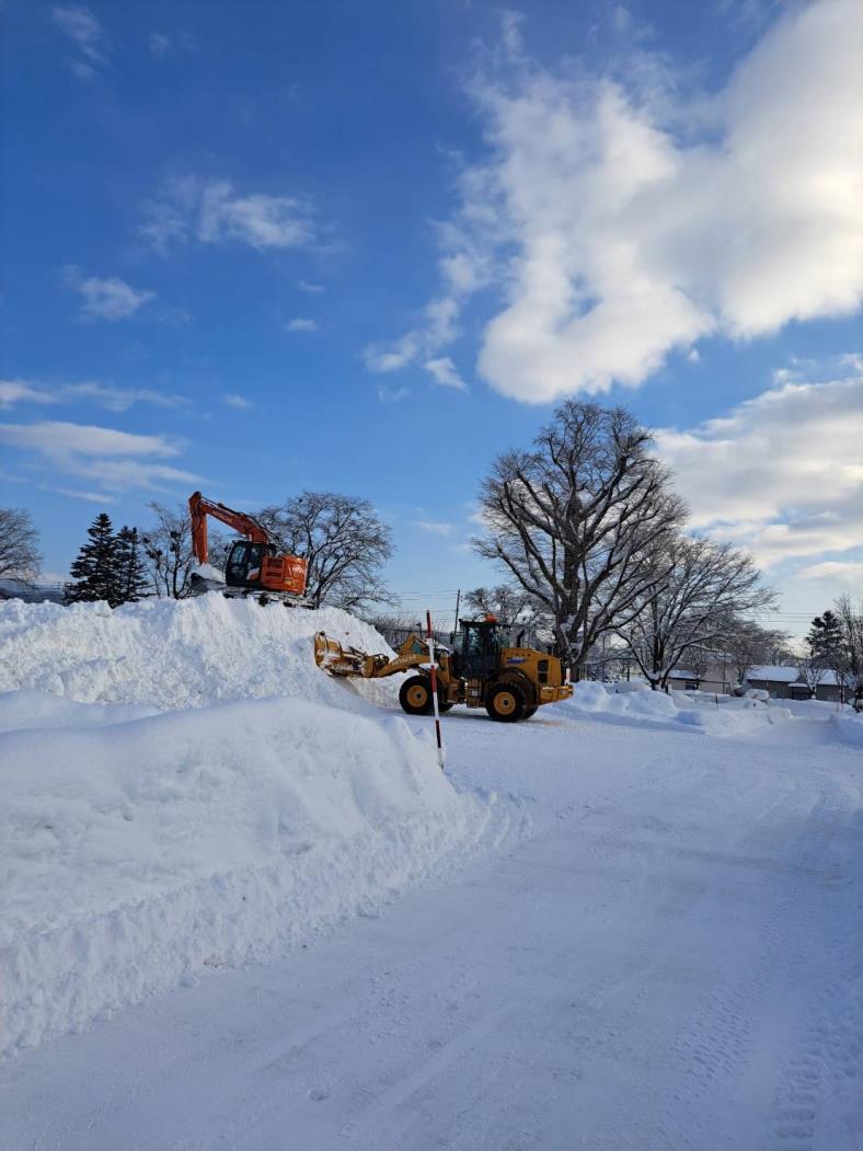 谷組小学校に雪山造成