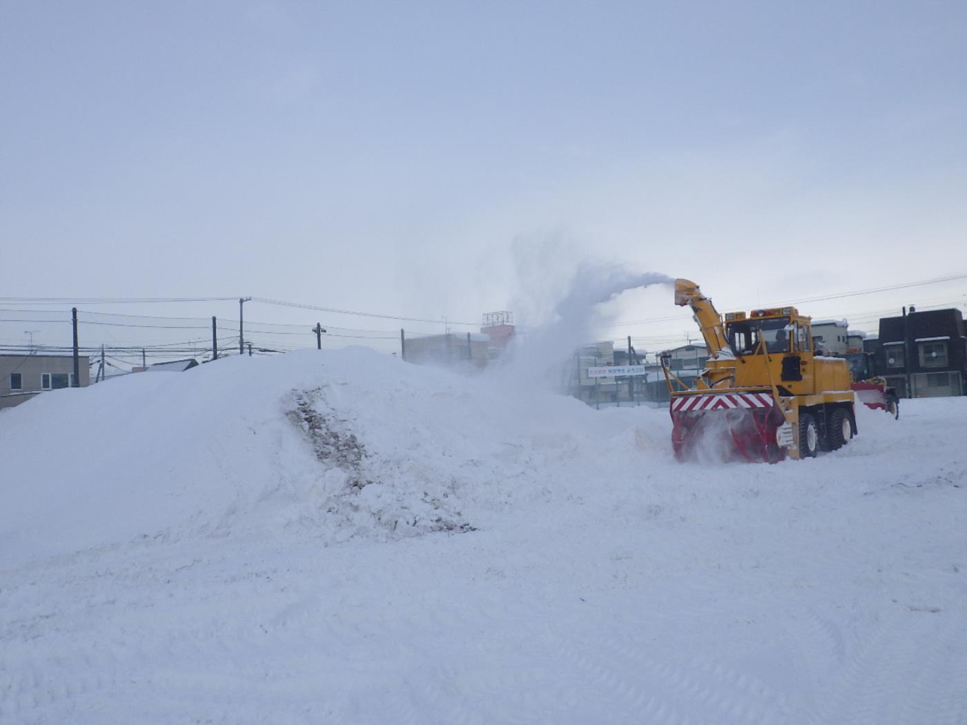 只石組小学校に雪山造成