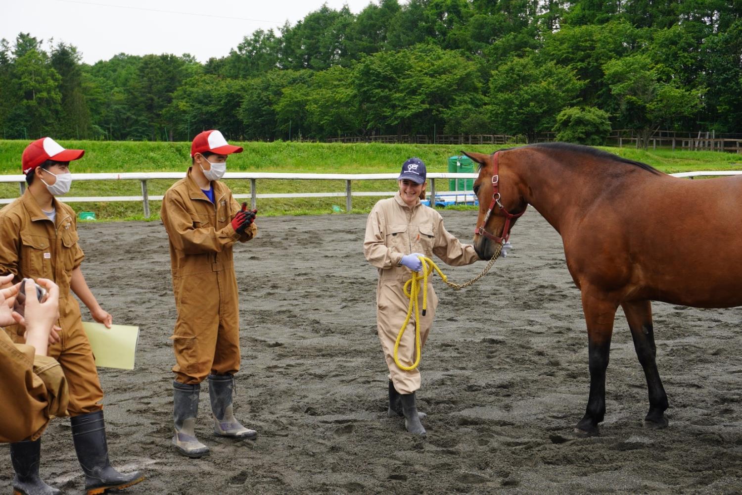 静内農高馬コース留学生と模擬セリ