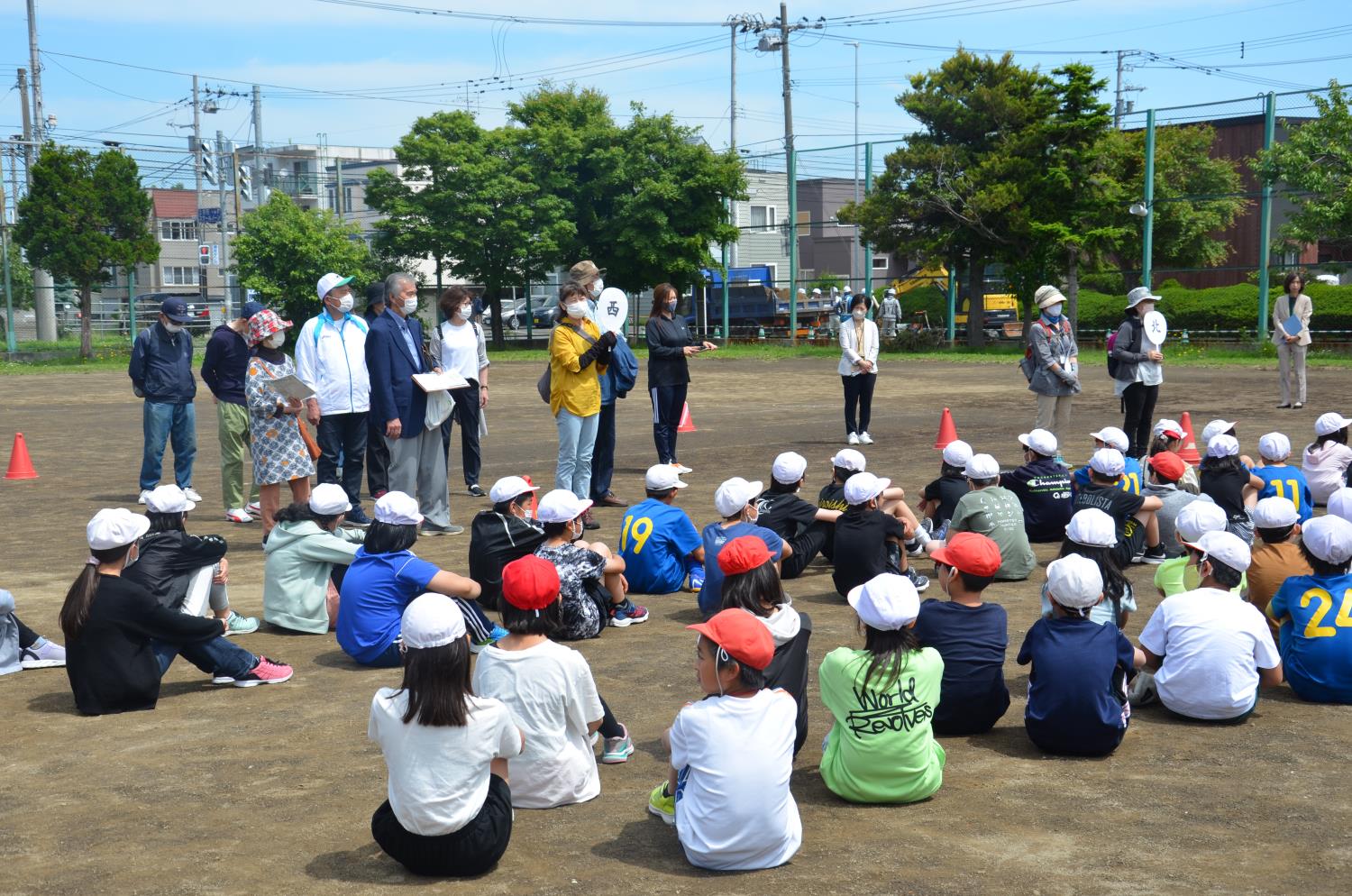 上白石小地域住民と避難訓練