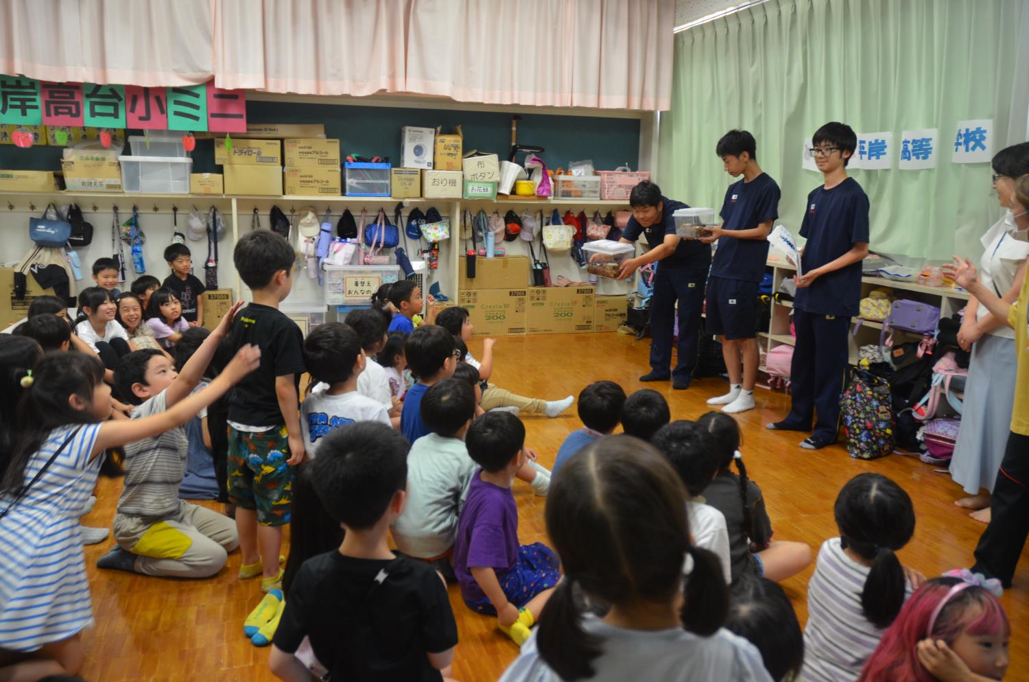 平岸高生物部カブトムシ寄贈