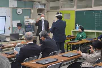 星槎もみじ中でＶＲ研修　月世界を疑似体験　新たな学び 可能性探る_画像＜1＞