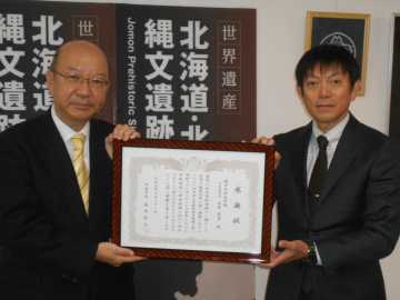 （左から）堀籠教育長、永井社長