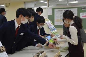 作業製品即売会で木工品など販売　働くことの喜び実感　札幌栄町中の特別支援学級_画像＜1＞