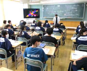 ４５分の授業の中で自ら学びを深める生徒たち