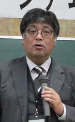 代表あいさつに立つ佐藤校長