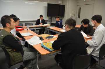 「大通高校の発展的な未来を実現する委員会」。生徒のニーズ把握に向けて意見を交わす