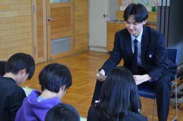 札幌北野小　キャリア学習 将来像考える機会に 清田高生が学校生活紹介_画像＜1＞