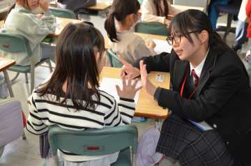 新川小１年生の算数の授業をサポート