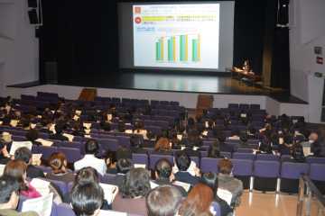 主体的に伝え合うには ALT、ICT活用柱に事例発表 英語教育改善プラン報告会　札幌市教委_画像＜1＞