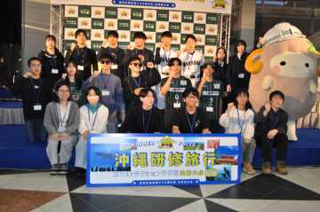 原生代ペア（前列中央）を囲むファイナリストたち