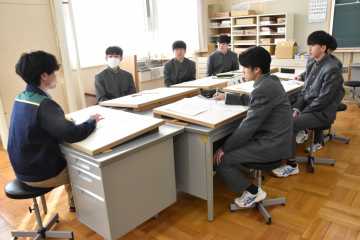 若手建設産業就業者と意見交換会　進路実現へ意識高揚　帯工高　仕事の流れ等学ぶ_画像＜1＞