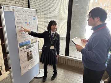 高齢者の安全な日常生活を支える「スツール」の製作に取り組んだ