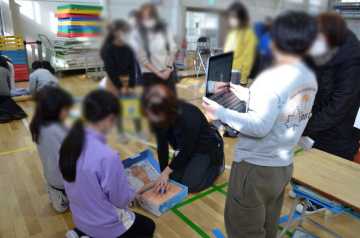 札幌北光小 地域防災フォーラム　学習成果 地域に発信　日頃の備えの大切さ伝え_画像＜1＞