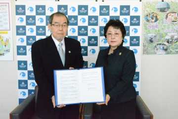 （左から）野口理事長、三澤教育長