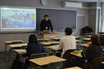 札幌大通高　公民科外部連携授業 情報源　見極める視点を 世界のニュースの関係学ぶ_画像＜1＞